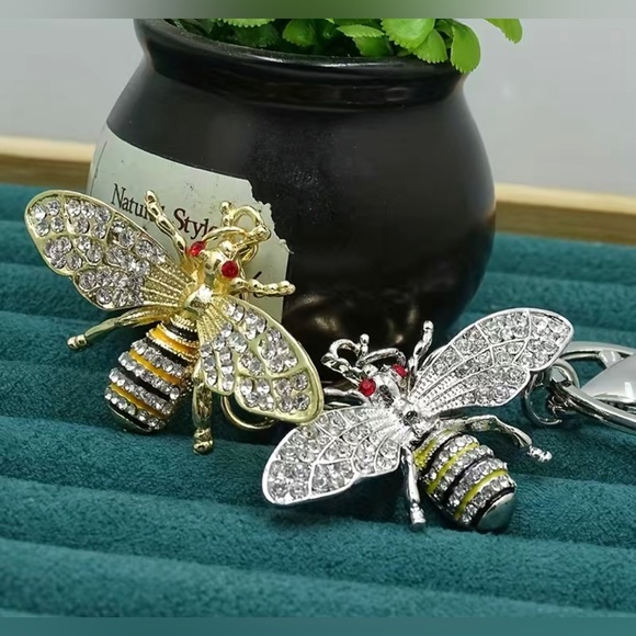 Bee Bag Rhinestone Charm Keychain - Picture 1 of 5